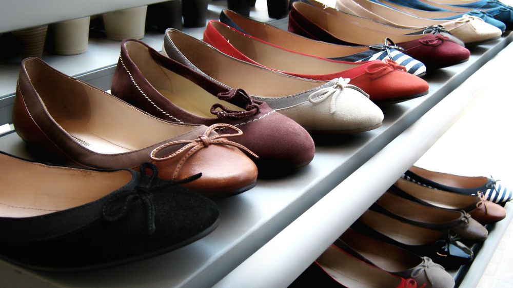 Cửa hàng MIA cung cấp đa dạng sản phẩm từ túi xách đến giày dép 