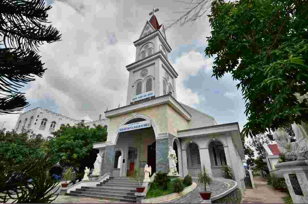 Ngôi nhà thờ Tây Ninh nằm sát biên giới Campuchia