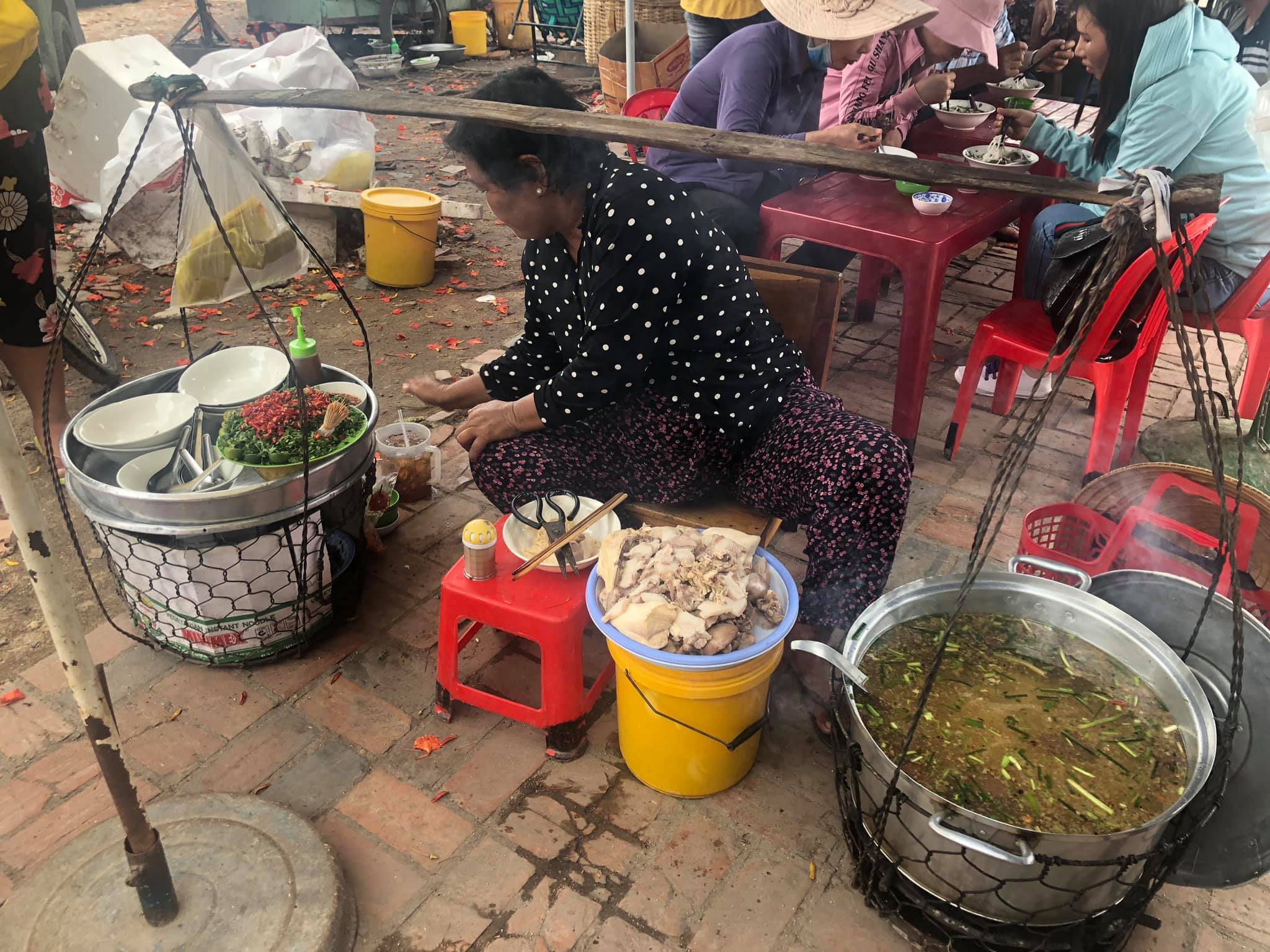 Ẩm thực Chợ Long Hoa Tây Ninh