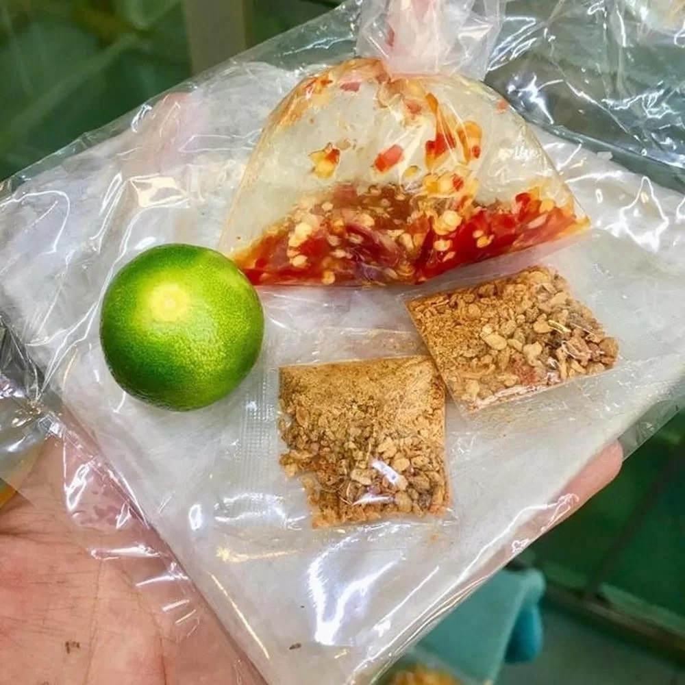 Bánh tráng muối tôm Tây Ninh trộn tỏi ớt 
