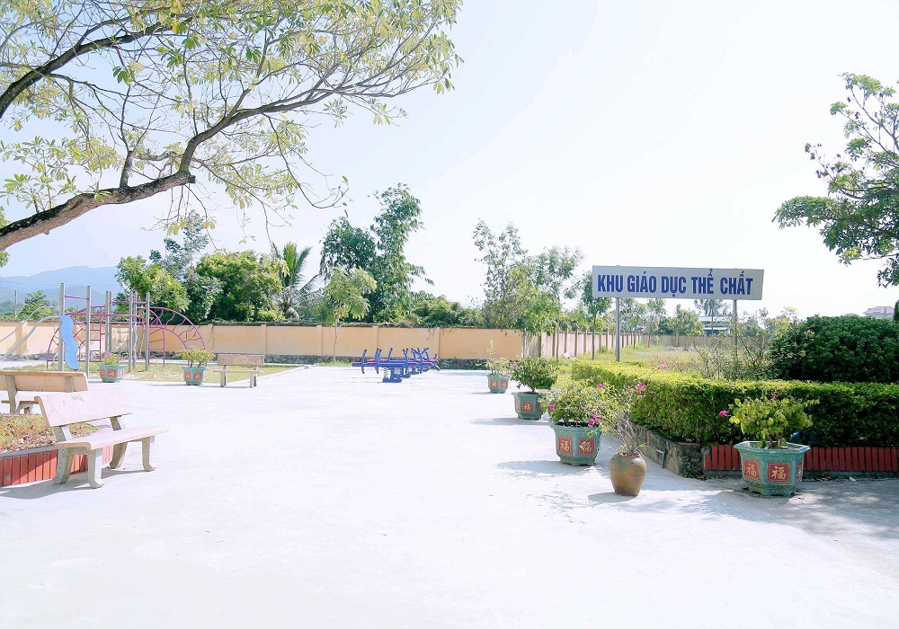 Khuôn viên trường tiểu học Nguyễn Khuyến