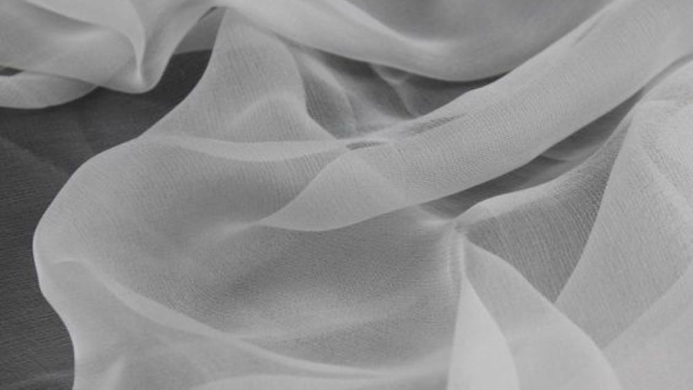 Vải voan cát thường được sử dụng để thiết kế quần áo cho cô dâu
