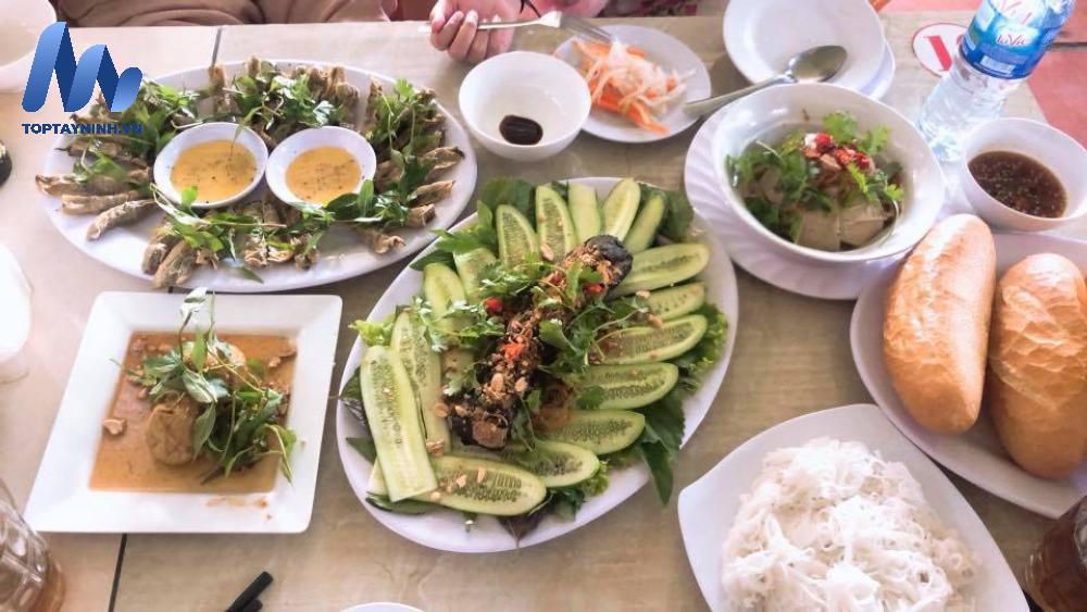Thưởng thức ẩm thực chay tinh tế tại Quán Chay Long Hoa